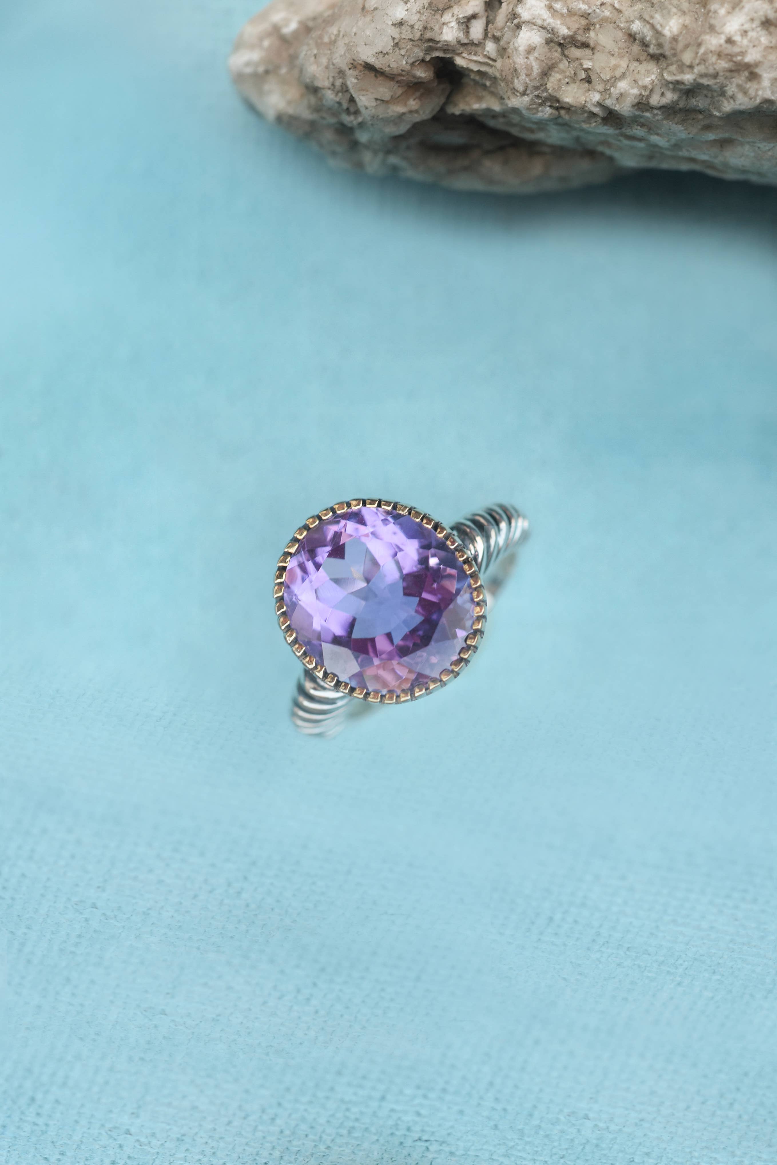 Oval Amethyst w/ Pen Plating and Ribbed Band Silver Ring - Size 9