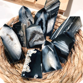 Small black agate polished points