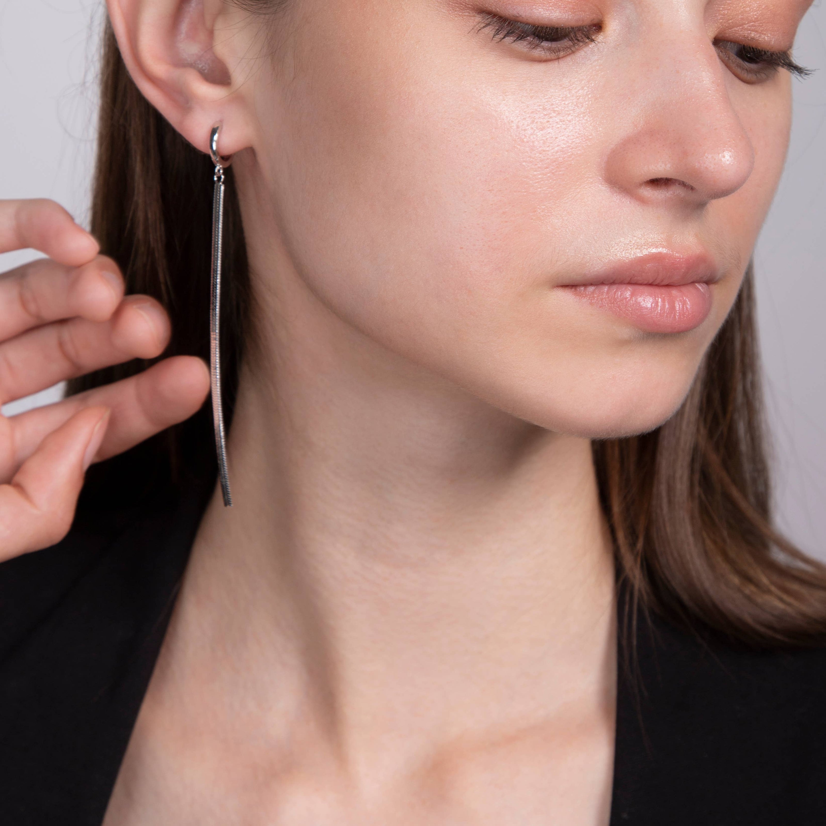 HERRINGBONE CHAIN DROP HOOP EARRINGS - Silver